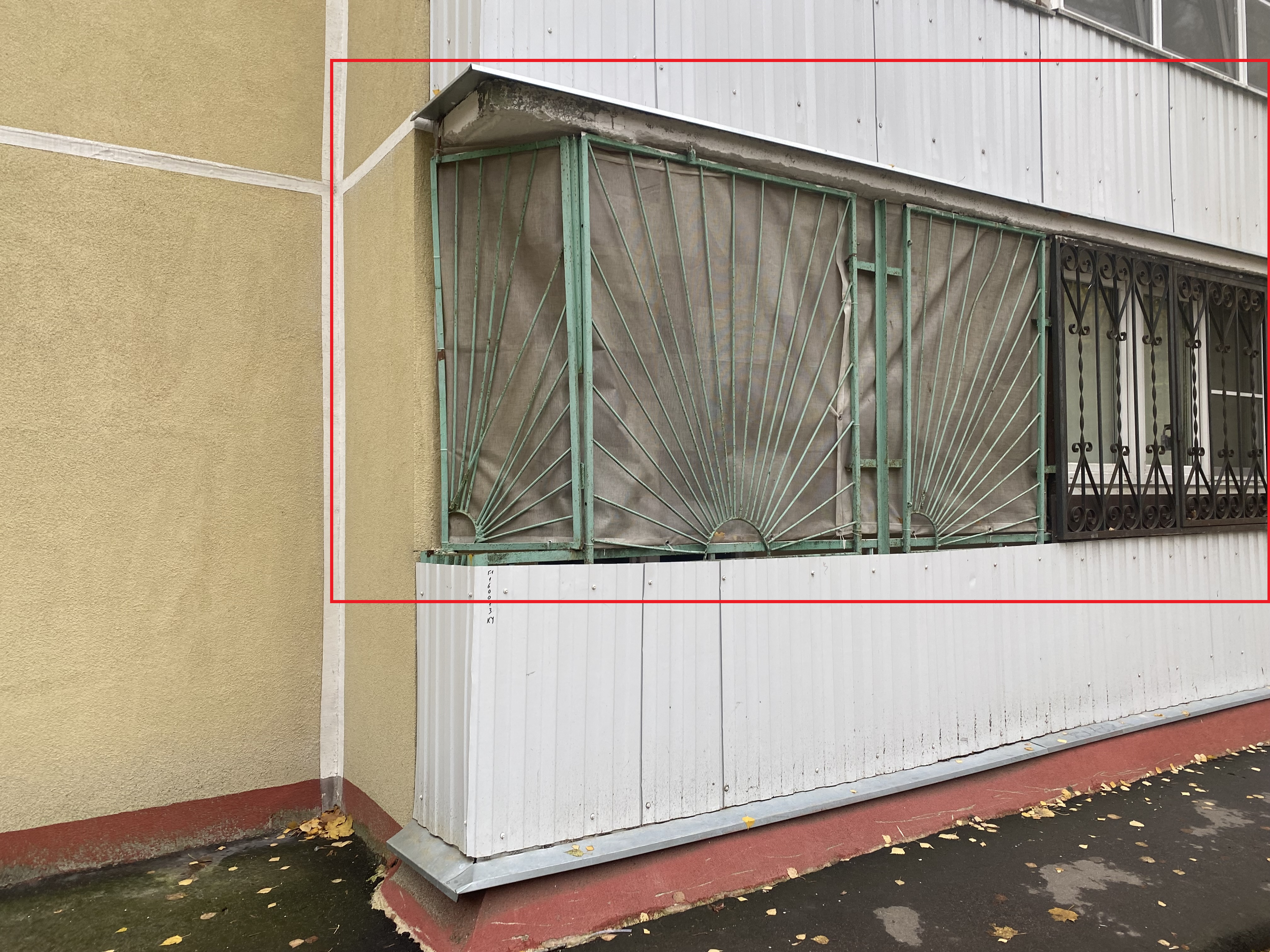 ГП16936751.Нежилое помещение.Фасад здания с выделенными окнами реализуемого объекта_2.png