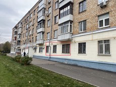 ГП16938590.Нежилое помещение.Фасад здания с выделенными окнами реализуемого объекта.jpg
