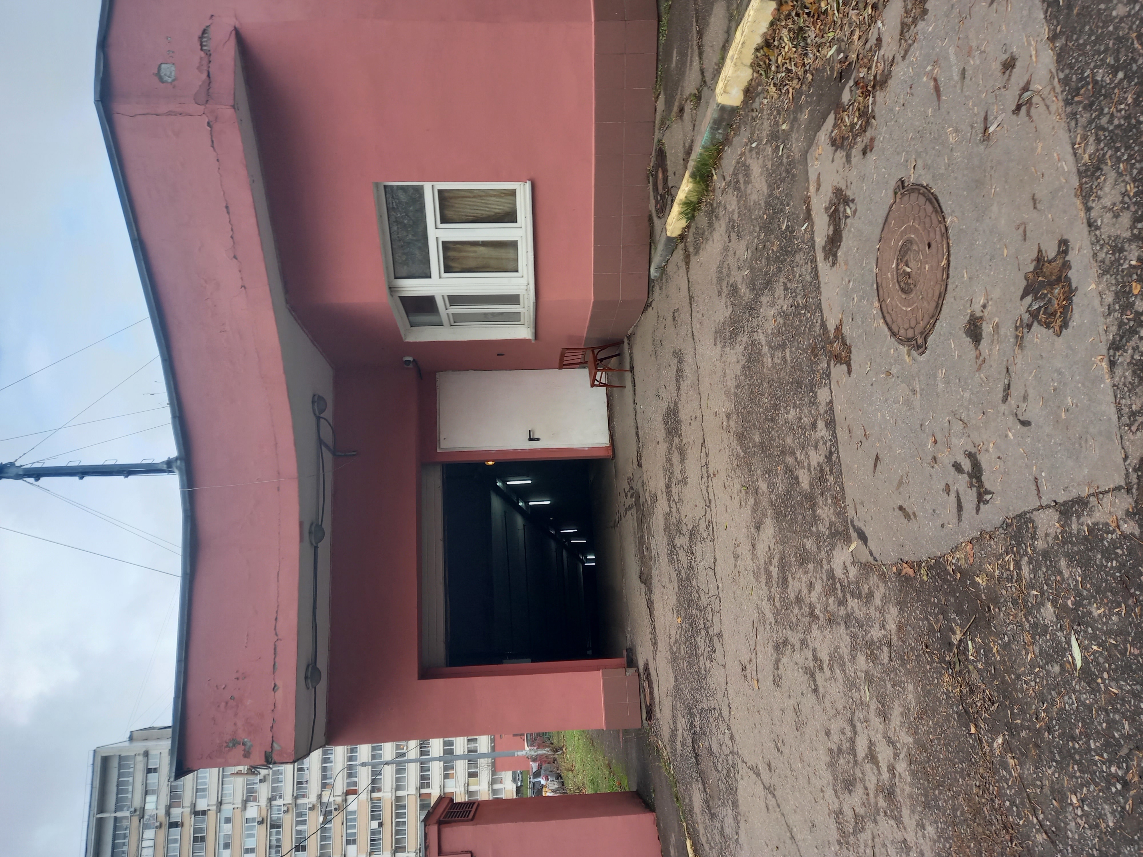 ГП16904357.Машино-место.Фасад здания с выделенными окнами реализуемого объекта.jpg