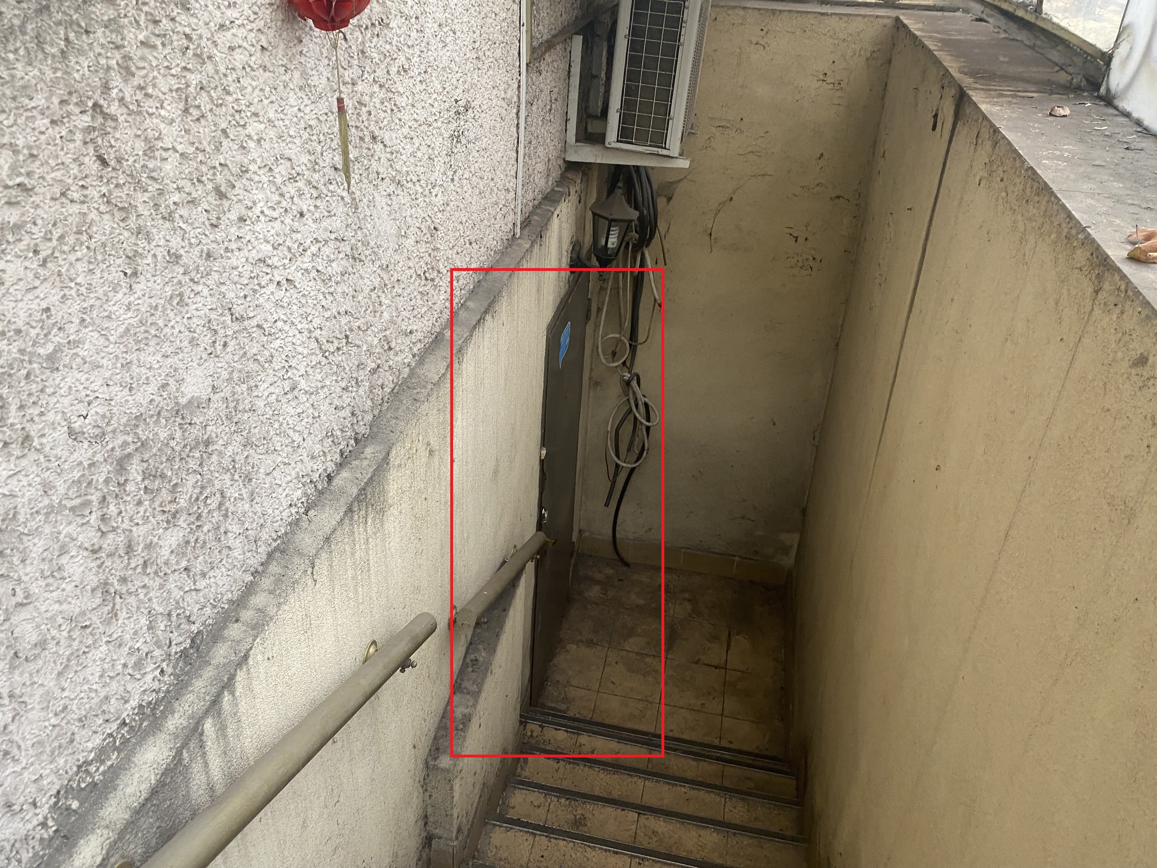 ГП16937277.Нежилое помещение.Фасад здания с выделенными окнами реализуемого объекта_2.jpg