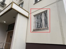 ГП16936502.Нежилое помещение.Фасад здания с выделенными окнами реализуемого объекта_2.jpg