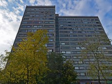 ГП16940478.Квартира.Фасад здания с выделенными окнами реализуемого объекта.jpg