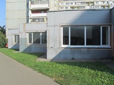 ГП16932443.Нежилое помещение.Фасад здания с выделенными окнами реализуемого объекта_2.JPG