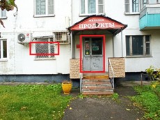 ГП16937301.Нежилое помещение.Фасад здания с выделенными окнами реализуемого объекта.jpg