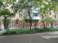 ГП16836387.Нежилое помещение.Фасад здания с выделенными окнами реализуемого объекта.jpg