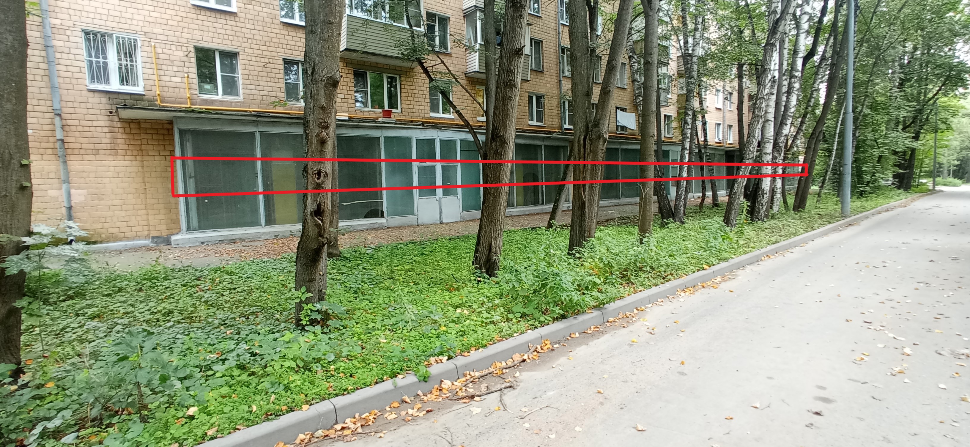 ГП16836387.Нежилое помещение.Фасад здания с выделенными окнами реализуемого объекта_2.jpg