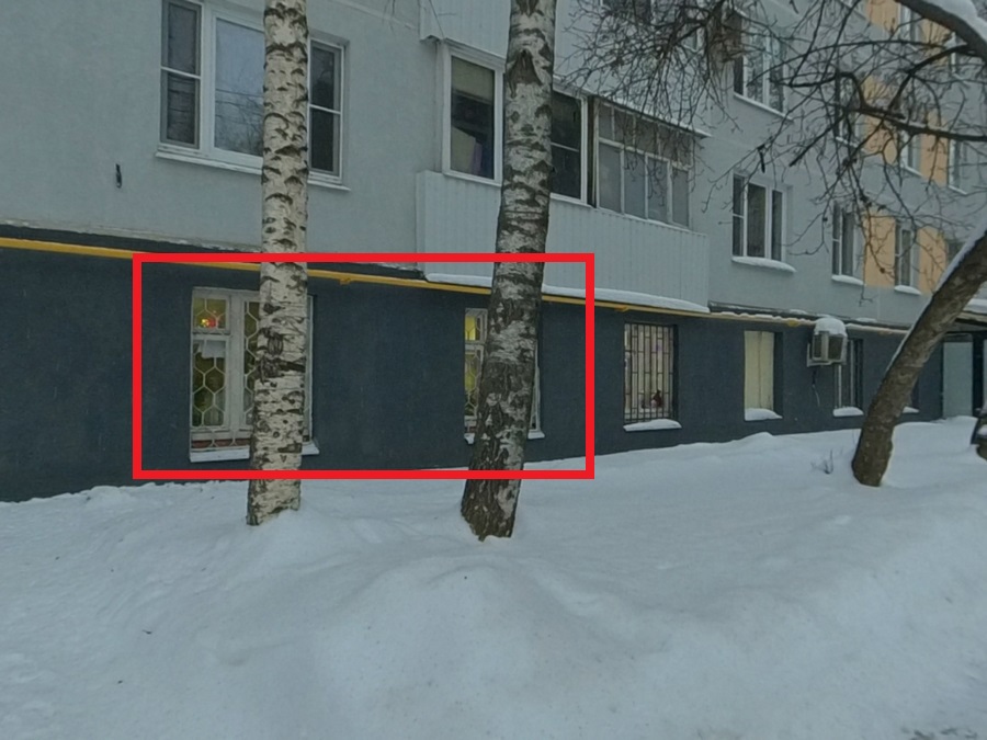 ГП16940425.Нежилое помещение.Фасад здания с выделенными окнами реализуемого объекта.jpg