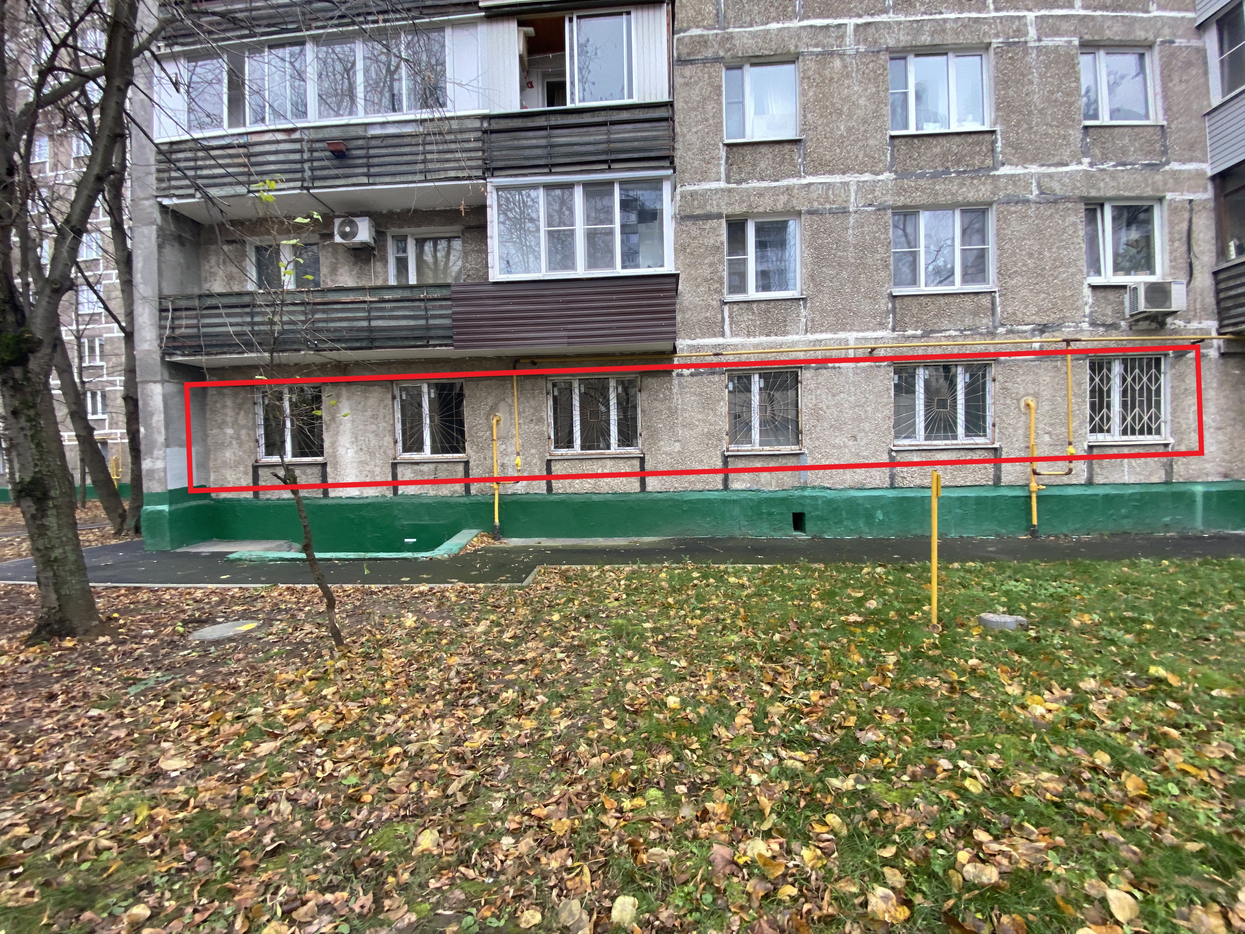 ГП16939292.Нежилое помещение.Фасад здания с выделенными окнами реализуемого объекта_2.jpg