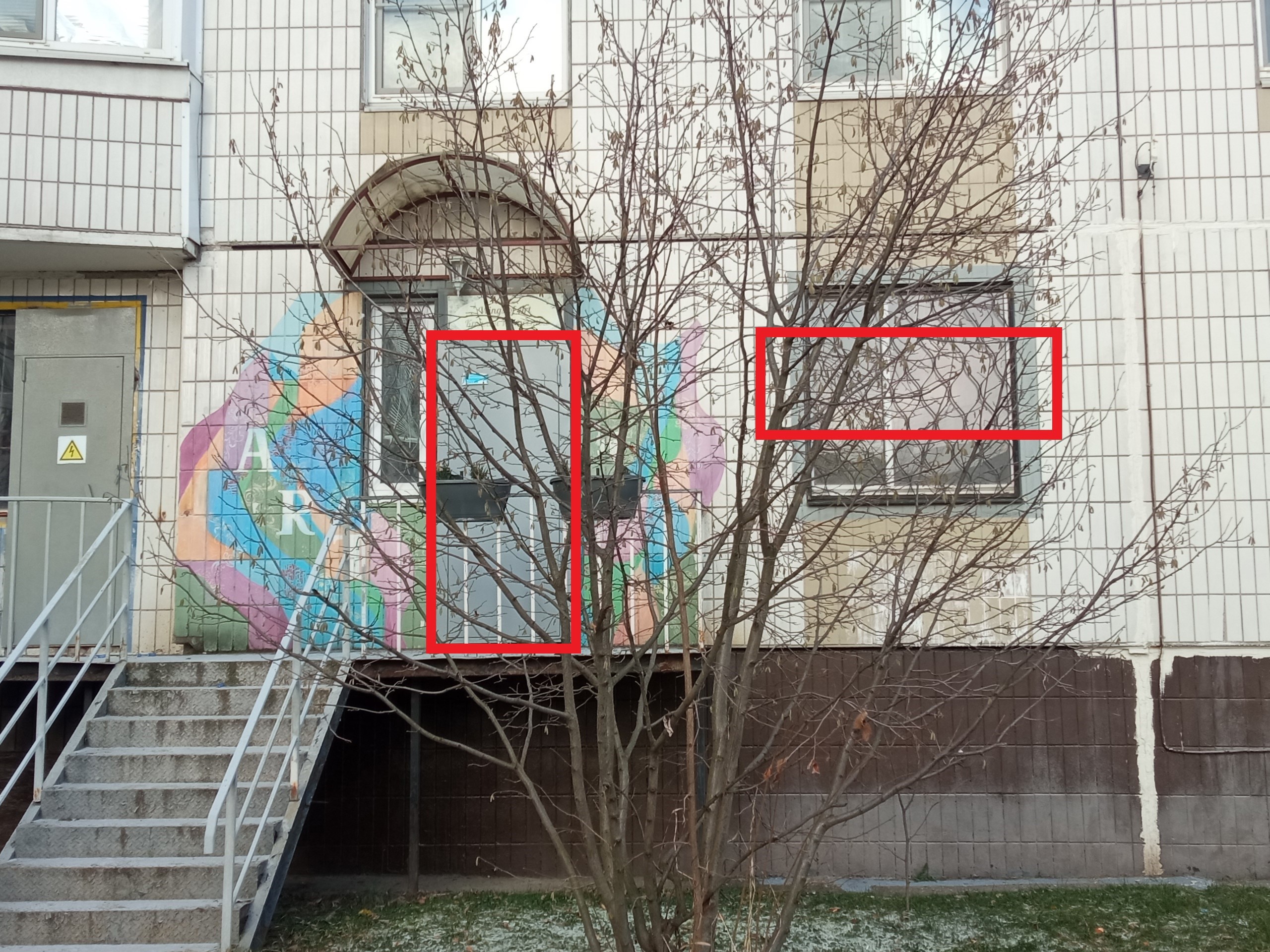 ГП16940560.Нежилое помещение.Фасад здания с выделенными окнами реализуемого объекта.jpg