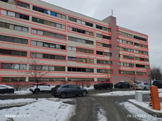 ГП16941826.Нежилое помещение.Фасад здания с выделенными окнами реализуемого объекта.jpg