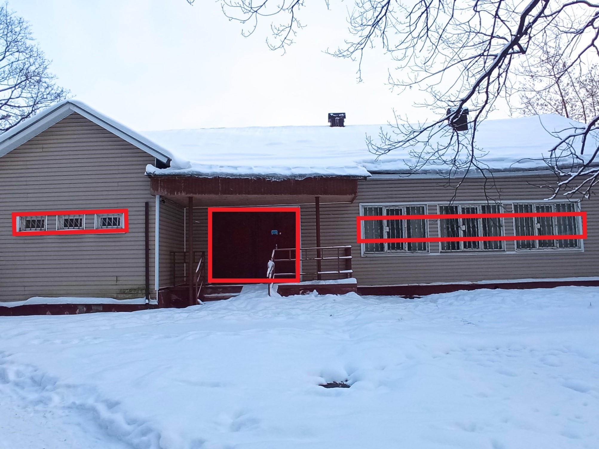 ГП16941190.Нежилое помещение.Фасад здания с выделенными окнами реализуемого объекта.jpg