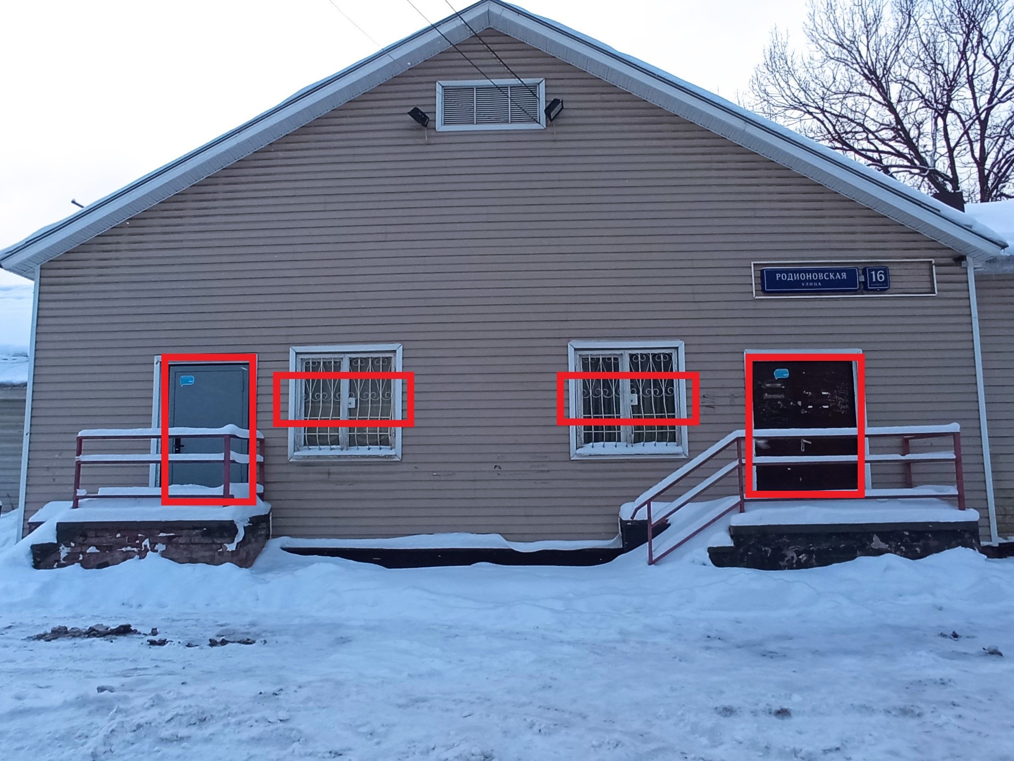 ГП16941190.Нежилое помещение.Фасад здания с выделенными окнами реализуемого объекта_2.jpg