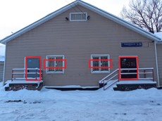 ГП16941190.Нежилое помещение.Фасад здания с выделенными окнами реализуемого объекта_2.jpg