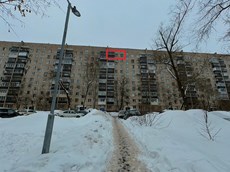 ГП16945202.Квартира.Фасад здания с выделенными окнами реализуемого объекта.jpg