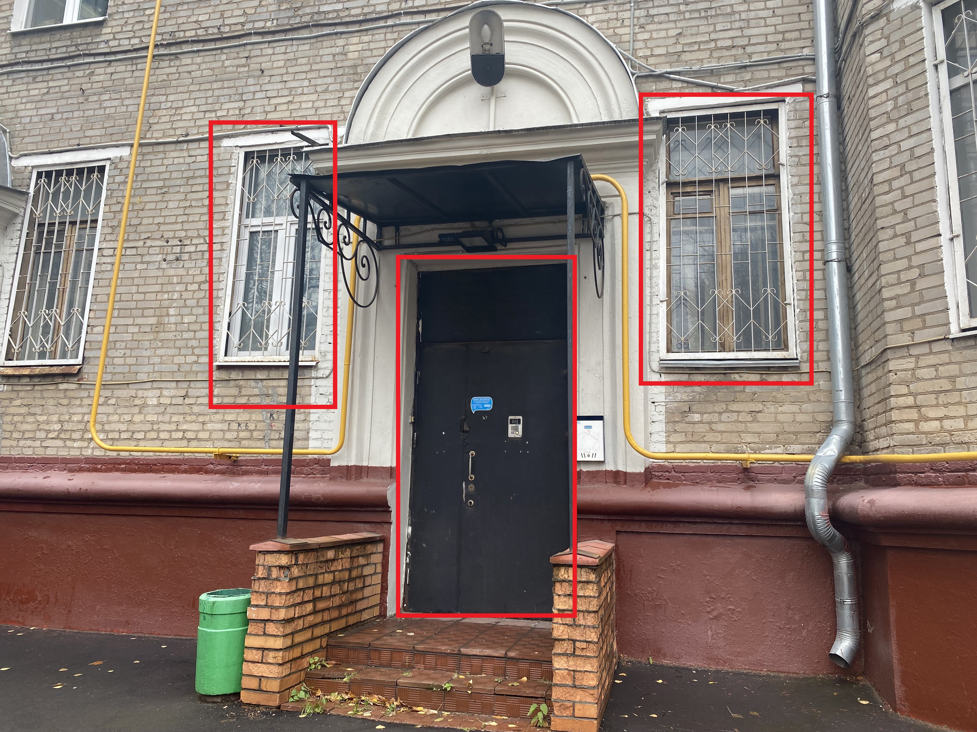 ГП16937362.Нежилое помещение.Фасад здания с выделенными окнами реализуемого объекта_3.jpg