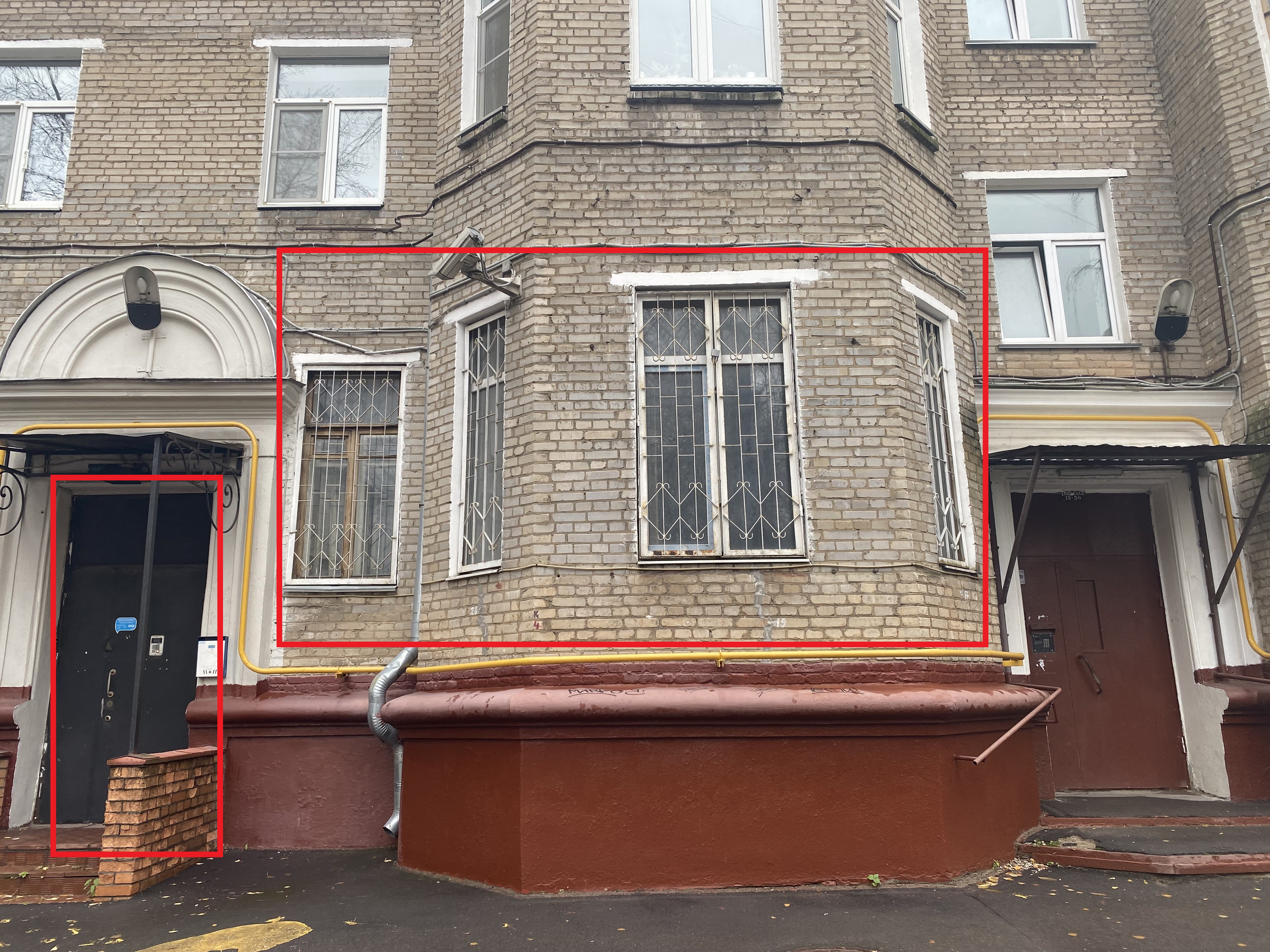 ГП16937362.Нежилое помещение.Фасад здания с выделенными окнами реализуемого объекта_4.jpg