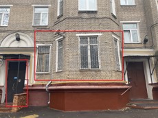 ГП16937362.Нежилое помещение.Фасад здания с выделенными окнами реализуемого объекта_4.jpg