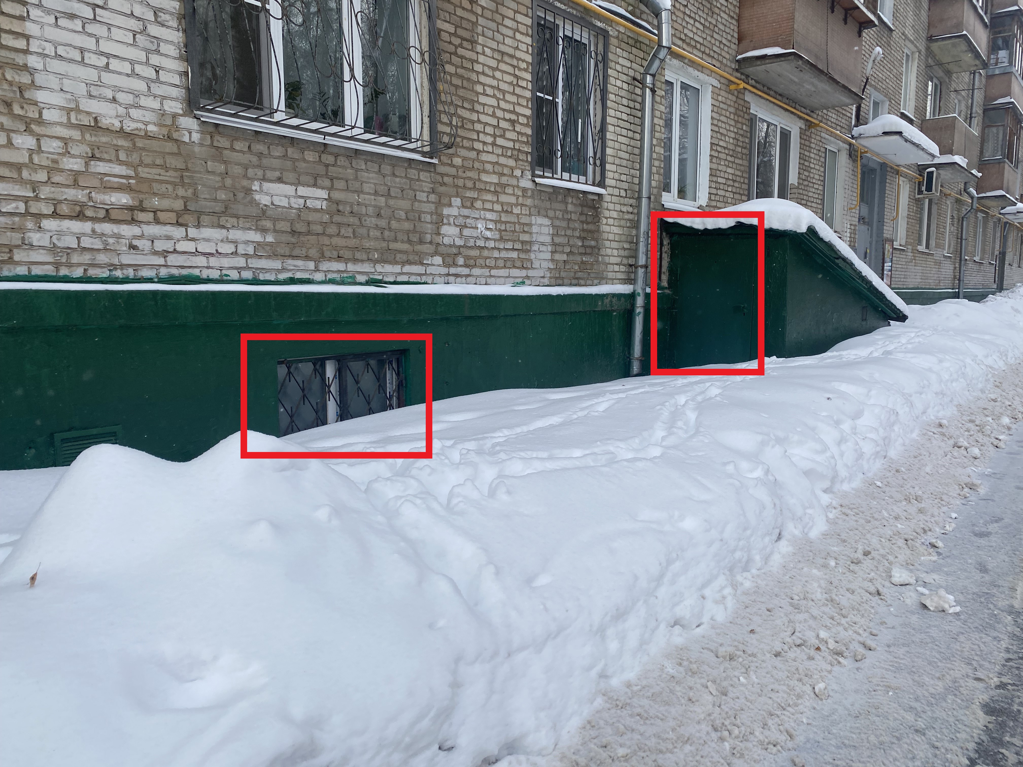 ГП16943316.Нежилое помещение.Фасад здания с выделенными окнами реализуемого объекта.jpg