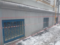 ГП16945806.Нежилое помещение.Фасад здания с выделенными окнами реализуемого объекта_2.jpg