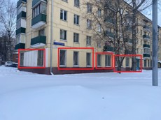 ГП16942921.Нежилое помещение.Фасад здания с выделенными окнами реализуемого объекта.jpg