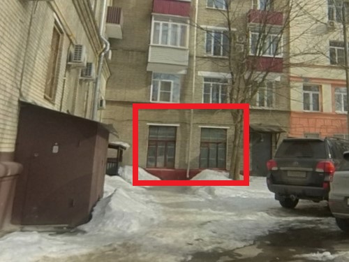 ГП16945673.Нежилое помещение.Фасад здания с выделенными окнами реализуемого объекта.jpg