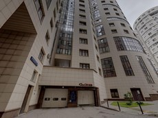 ГП16928753.Нежилое помещение.Фасад здания с выделенными окнами реализуемого объекта.jpg