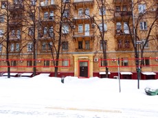 ГП16945685.Нежилое помещение.Фасад здания с выделенными окнами реализуемого объекта.jpg