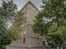 ГП16927095.Нежилое помещение.Фасад здания с выделенными окнами реализуемого объекта.jpg