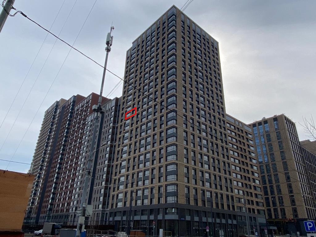 ГП16948544.Квартира.Фасад здания с выделенными окнами реализуемого объекта.jpg