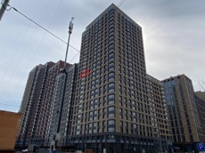 ГП16948544.Квартира.Фасад здания с выделенными окнами реализуемого объекта.jpg