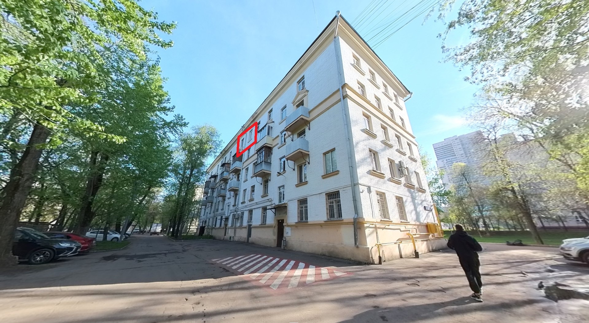 ГП16950246.Квартира.Фасад здания с выделенными окнами реализуемого объекта.jpg