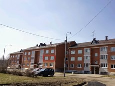 ГП16950432.Квартира.Фасад здания с выделенными окнами реализуемого объекта.jpg