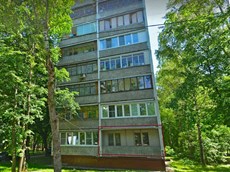 ГП16950454.Квартира.Фасад здания с выделенными окнами реализуемого объекта.jpg