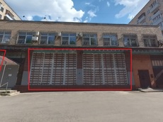 ГП16947556.Нежилое помещение.Фасад здания с выделенными окнами реализуемого объекта.jpg