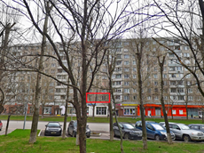 ГП16951633.Квартира.Фасад здания с выделенными окнами реализуемого объекта.jpg