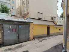 ГП16949221.Нежилое помещение.Фасад здания с выделенными окнами реализуемого объекта.jpg