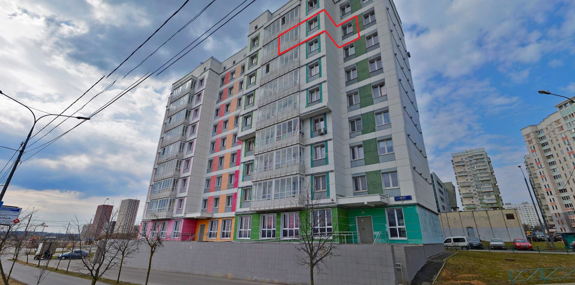 ГП16952449.Квартира.Фасад здания с выделенными окнами реализуемого объекта.jpg