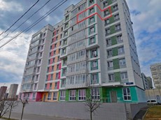 ГП16952449.Квартира.Фасад здания с выделенными окнами реализуемого объекта.jpg