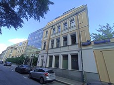 ГП16951576.Нежилое помещение.Фасад здания с выделенными окнами реализуемого объекта.jpg