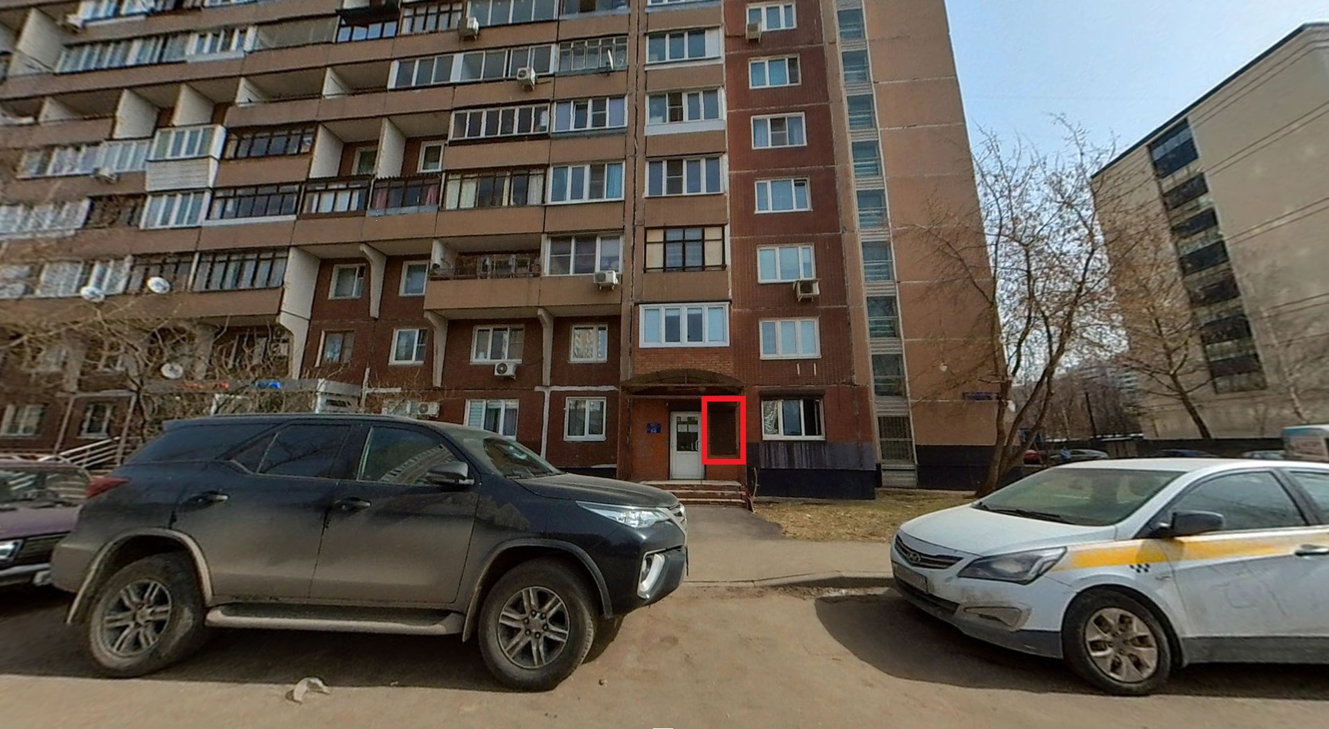 ГП16901509.Нежилое помещение.Фасад здания с выделенными окнами реализуемого объекта.jpg