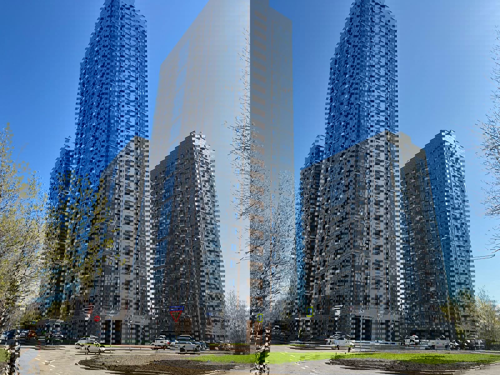 ГП16952989.Машино-место.Общий фасад здания.jpg