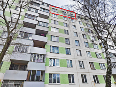 ГП16953056.Квартира.Фасад здания с выделенными окнами реализуемого объекта.jpg