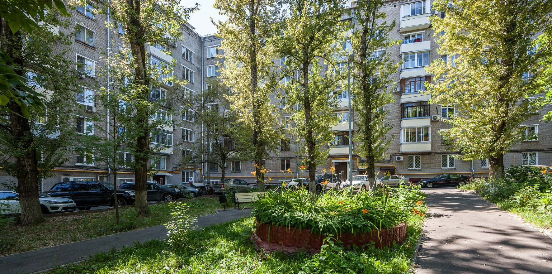 Нежилое помещение.Фасад здания с выделенными окнами реализуемого объекта.Российская Федерация, город Москва, внутригородская территория муниципальный округ Академический, Нахимовский проспект, дом 52_27 - Подвал _0 Подвал _0.jpg