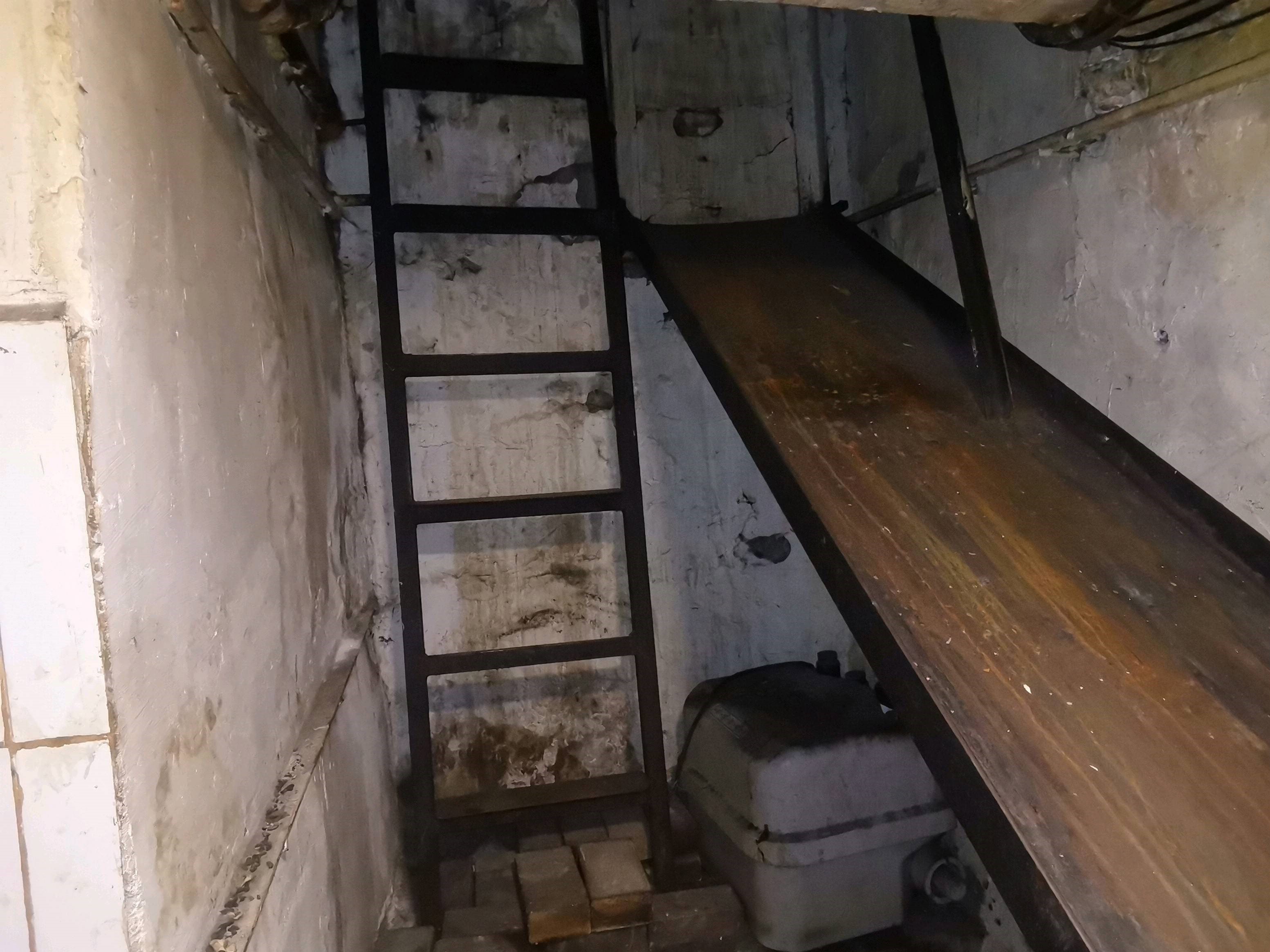 ГП16931171.Нежилое помещение.Фасад здания с выделенными окнами реализуемого объекта.jpg