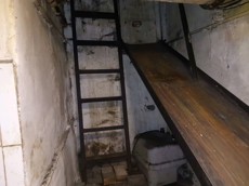 ГП16931171.Нежилое помещение.Фасад здания с выделенными окнами реализуемого объекта.jpg