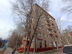 ГП16891339.Нежилое помещение.Фасад здания с выделенными окнами реализуемого объекта.jpg