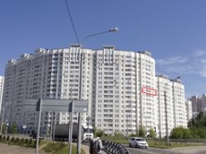 ГП16953590.Квартира.Фасад здания с выделенными окнами реализуемого объекта.jpg