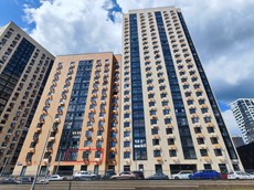 ГП16954891.Квартира.Фасад здания с выделенными окнами реализуемого объекта.jpg