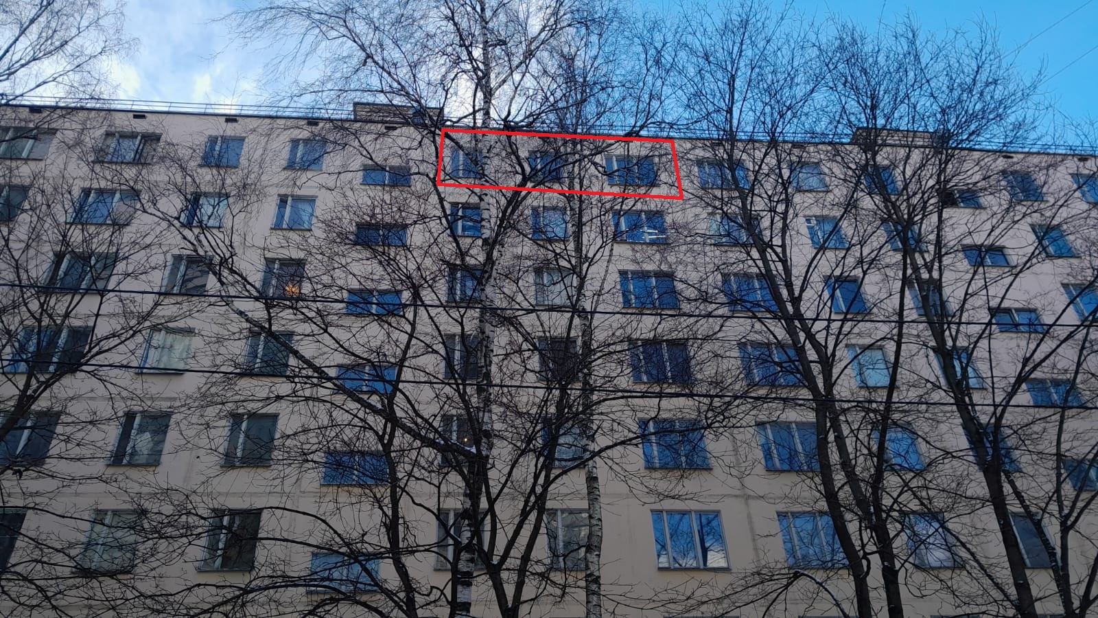 ГП16954928.Квартира.Фасад здания с выделенными окнами реализуемого объекта.jpg