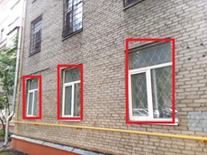 ГП16953117.Нежилое помещение.Фасад здания с выделенными окнами реализуемого объекта.jpg